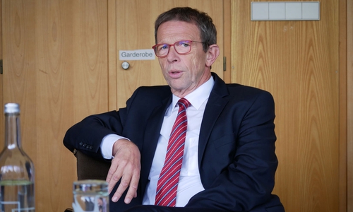 Er fühlt sich noch fit genug und möchte die vielen Projekte gerne noch weiterführen: Oberbürgermeister Klaus Mohrs. Foto/Podcast: Alexander Panknin
