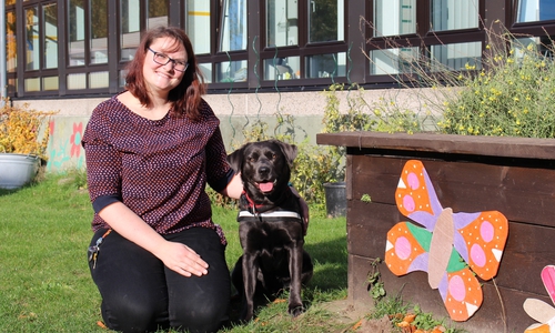 Babett Bufe und Schulhund Cira.