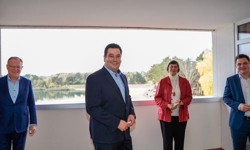 Von links: Ministerpräsident Stephan Weil, der Gifhorner Landtagsabgeordnete und Landratskandidat Tobias Heilmann, die ehemalige Landrätin Marion Lau und der Landtagsabgeordnete Philipp Raulfs.