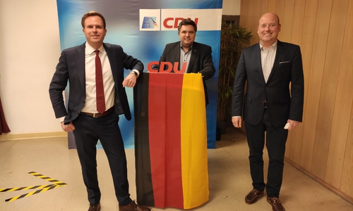 Von links: Dr. Adrian Haack, jetzt offizieller Bürgermeisterkandidat der CDU, Landratskandidat der CDU Uwe Schäfer und Holger Bormann, CDU Bundestagskandidat.