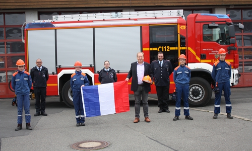 Von links nach rechts: Noel Reuter, Stadtbrandmeister Christian Hellmeier, Jolina Habich, Stefan Bravin (stellv. Stadtjugendfeuerwehrwart), Winfried Barkschat - Präsident Rotary-Club Goslar-Nordharz, Thomas Hannack (Stadtjugendfeuerwehrwart), Tim Laue, Julian Heger.