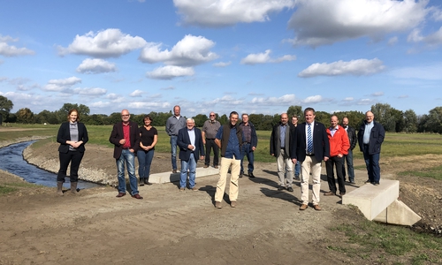 Maren Wegner (Bürgermeisterin der Gemeinde Lengede), Verbandsvorsteher Werner Backeberg, Babett Thomas, Johann-Heinrich Kesselhut, Hans-Hermann Baas, Gustav Kamps, Verbandsingenieur Steffen Hipp, Oliver Heuer, Michael Wittemann, D. Schöps, Holger Hahn, Michael Germer, Mark Wockenfuss, Gerald Hinz (v. li.).