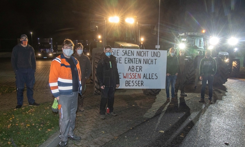 Die Bauern protestierten am heutigen Montagmorgen spontan für fairere Preise.