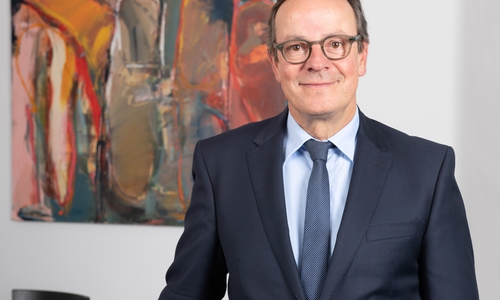 Professor Dr. Folkhard Isermeyer in seinem Büro im Thünen-Institut.