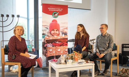 Evelyne Reinhardt (li.), Judith und Enrico May stellten die Aktion vor.