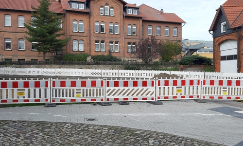  Immer wieder verschaffen sich Fußgänger unbefugt Zutritt zu der Baustelle - das kann gefährlich werden.