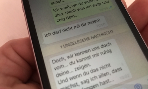 Immer häufiger kommt es vor, dass Kinder und Jugendliche über Nachrichtendienste sexuell belästigt und genötigt werden. 
