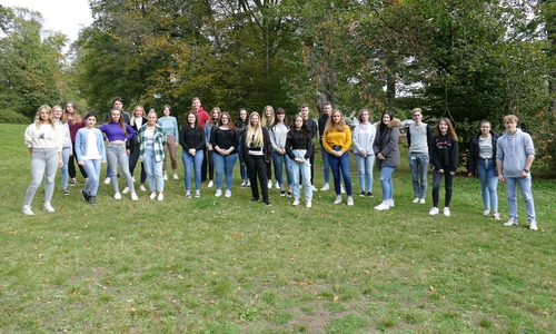  Lernen am Klinikum Wolfsburg den Beruf der Pflegefachfrau und des Pflegefachmanns – Für 27 junge Frauen und Männer begann Anfang Oktober die Ausbildung.