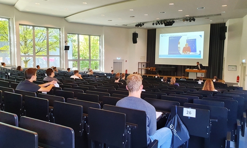  Die Erstsemesterstudierenden der Fakultät Maschinenbau wurden in Kleingruppen im Audimax an der Ostfalia am Campus Wolfenbüttel begrüßt.