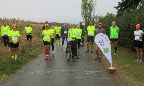 Die Teilnehmer am Start in Klein Vahlberg.