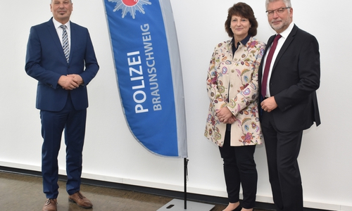 Von links: Polizeipräsident Michael Pientka, Axel Werner mit Ehefrau.