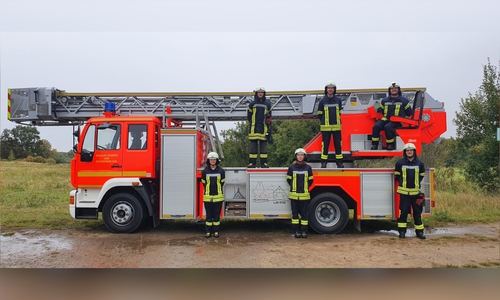 Die Teilnehmenden der Feuerwehrgrundausbildung: Cora Bauer, Morris Niemann, Anna Köther, Nando Zohtke, Christoph Bieniek und Torben Jäger (es fehlt Anna Düvel)
