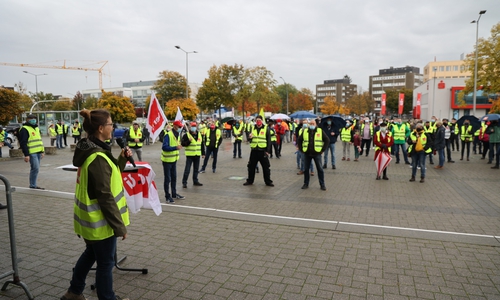 Auch ver.di hielt am heutigen Streik-Mittwoch eine Kundgebung vor dem Rathaus in Lebenstedt ab.