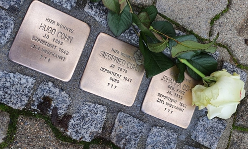 Die Stolpersteine erstrahlten wieder wie neu.