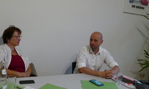 Ratsfrau Sabine Seifarth und der Kreisvorsitzende Mathias Schlawitz stehen per Videochat zur Verfügung. 