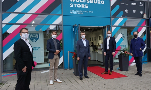 Von links: Sabah Enversen, Dennis Weilmann, Oberbürgermeister Klaus Mohrs, Jens Hofschröer und Harald Vespermann.   