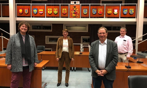 Matthias Wehrmeyer (2. v. re.) mit seinen Stellvertretern Elke Kentner, Gabriele Handke und Holger Hahn.