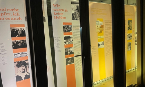 Ein Blick in die Ausstellung im Lessingtheater.