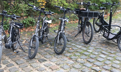 Fünf Elektroräder erhielt die Stadt von der Metropolregion.