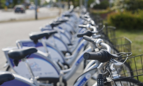 In vielen Großstädten hat die autofreie Innenstadt zu belebteren Innenstädten geführt, zumindest laut der Cycling embassy of Denmark. Wahr ist aber auch, dass Fahrradfahrer weniger Geld pro Einkauf ausgeben, als Autofahrer.