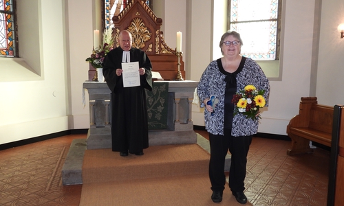 Bianca Scheferling wurde von Pastor Martin Blasig als Lektorin der Gemeinde Groß Bülten eingeführt.