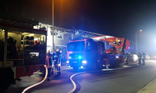 Die Feuerwehr war im Einsatz und konnte den Brand innerhalb von zehn Minuten löschen.