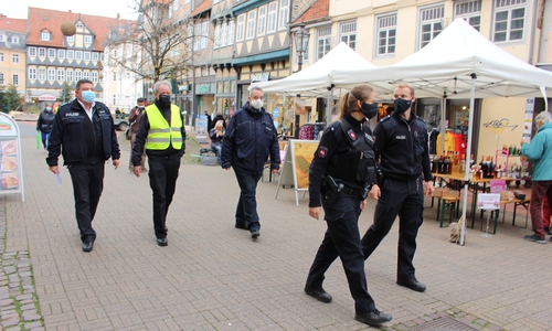 Die Polizei führte am Mittwoch gemeinsam mit dem Ordnungsamt Maskenkontrollen in der Innenstadt durch.