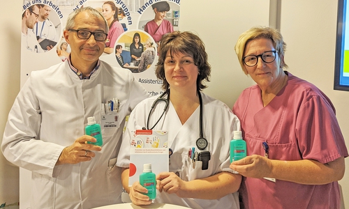 Im vergangenen Jahr standen Chefarzt Prof. Dr. Kinan Rifai, Oberärztin Jennifer Schlien und Hygienefachkraft Iris Frenkel beim Aktionstag im Rahmen des „Antibiotic-Awareness-Days“ Rede und Antwort. (Archivbild) 