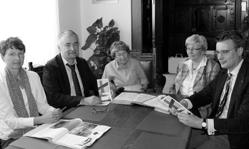 Lieselotte Hauer (Mitte) bei einem Pressetermin 2014 im Rathaus.