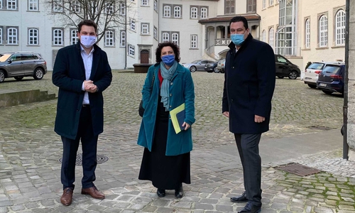 Am heutigen Donnerstag überreichte Carola Reimann, Niedersächsische Ministerin für Soziales, Gesundheit und Gleichstellung, dem Landkreis Gifhorn im Gifhorner Schloss den Ivena Förderbescheid des Landes