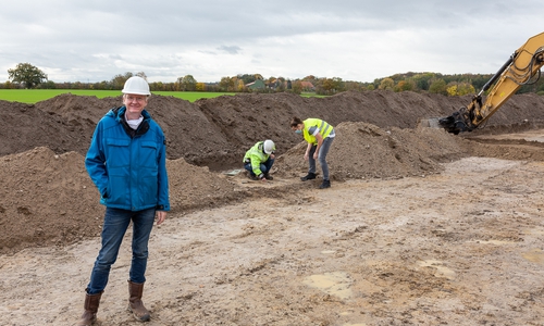 Kreis- und Stadtarchäologe Dr. Ingo Eichfeld freut sich über neue Erkenntnisse zum "Pottberg" bei Wasbüttel. 