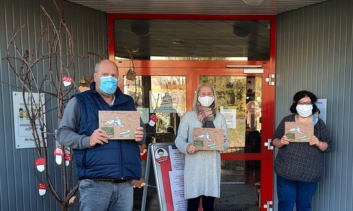 Kita-Leiterin Stephanie Gäbel und ihre Stellvertreterin Wiebke Welge-Plate freuten sich über die Aufmerksamkeit für die dortigen Kinder, die sich schon darauf freuen, die Bilder ausmalen zu können.