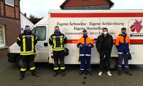 Jugendwart Florian Dreyer, Jugendwart Hannes Ricke, Calvin Steek, Geschäftsführer Helge Bremer und Jochen Vietmeier (v. li.).