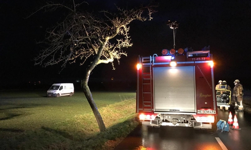 Der Lieferwagen kam von der Straße ab.