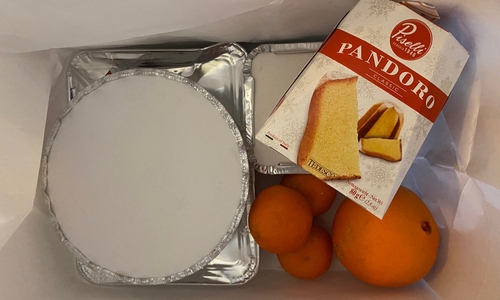 Die Empfänger bekamen das Essen in Assietten, sodass sie sich ein schönes Weihnachtsessen zu Hause warm machen konnten.