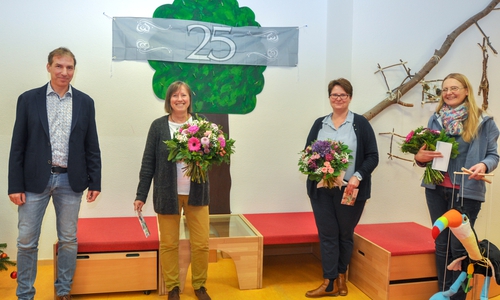  Bernd Schauder (von links) gratulierte Kristine Voigt, Nicole Röhr und Wiebke Kahlert zum Dienstjubiläum.
