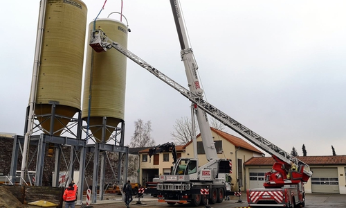 Die beiden neuen Silos auf dem Betriebshof.