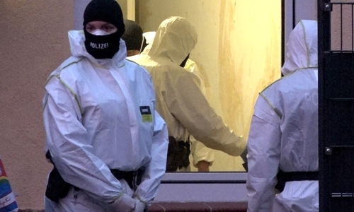 Die Polizei drang teils gewaltsam in Häuser ein. Die Durchsuchungen fanden nicht nur in Peine statt. 