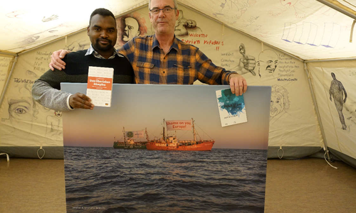 Thomas Bollmann zusammen mit dem Sudanesen Zain-Alabidin Al-Khatir, der über seine Flucht ein Buch geschrieben hat.