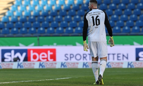 Auch eine starke Parade von Keeper Jasmin Fejzic konnte die Niederlage gegen Fürth nicht verhindern.