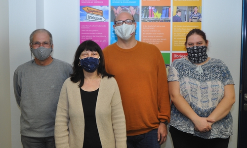 Die Vertreter der Beschäftigten und Bewohner der Lebenshilfe Helmstedt/Wolfenbüttel: (von links) Detlef Sturm (stellvertretender Vorsitzender des Werkstattrats), Ines Schönian (Frauenbeauftragte), Kai-Richard Meyer (Vorsitzender des Werkstattrats) und Vanessa Goltz (Wohnbeirat). 