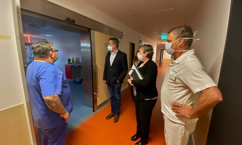 Im November schaute sich Oberbürgermeister Dr. Oliver Junk (2. von links) die neue interdisziplinäre Intensivstation der Asklepios Harzkliniken in Goslar an.