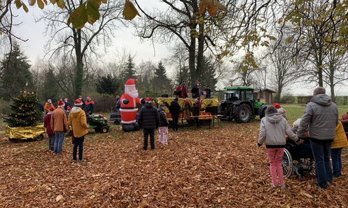 Der Weihnachtsmarkt auf Rädern in Neuerkerode.