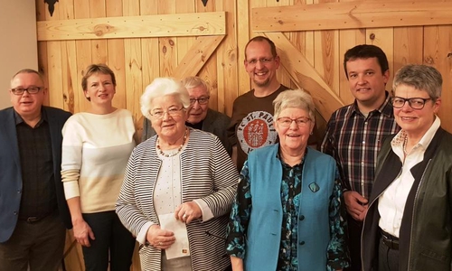 Der Vorstand des Gärtnermuseums mit (v. l.) Andreas Meißler, Ingrid Patzelt, Doris Liefner, Dr. Kurt Kühne, Henning Kramer, Elisabeth Schwieger, Florian Kinne und Rosi Isensee. 