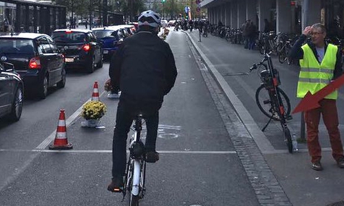 Dieses Experiment des ADFC einer "Protected Bike Lane" im Jahr 2017 am Bohlweg lief recht erfolgreich - durchsetzen konnte sich die Idee im Ausschuss trotzdem nicht.