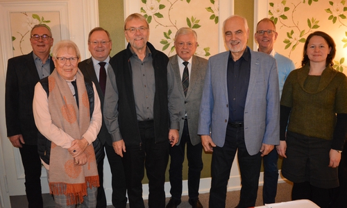 Von links: Rolf Schiller, Karin Kußroll, Uwe Freundel, Frank Niemann, Dr. Peter Schroer, Michael Knobbe, Carsten Bührig und Dr. Heidrun Gunkel