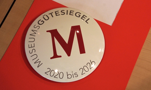 Dieses Siegel ziert künftig die Fassaden des Bürger-Museums und des Schloss-Museums.