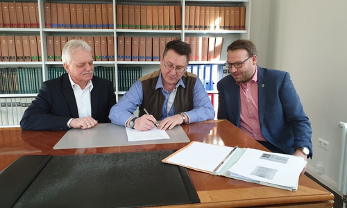 Marientals Gemeindedirektor Friedrich Rietz und Bürgermeister Fred Worch mit Samtgemeindebürgermeister Gero Janze.