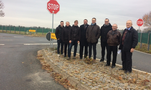 Vertreter der CDU/FDP-Gruppe im Rat der Gemeinde Sickte an der Apelnstedter Kreuzung. Von links: Max Weitemeier, Dr. Manfred Bormann, Kai Jacobs, Marco Kelb, Stefan Fenner, Andreas Kleindienst, Bodo Wutschel und Johann Seifert.