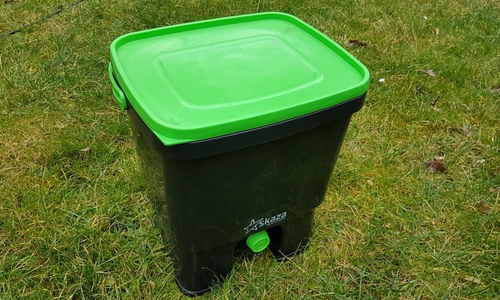 Der Bokashi Eimer - eine gute Alternative zu Kompost und Biotonne, meint unser Gartennerd.